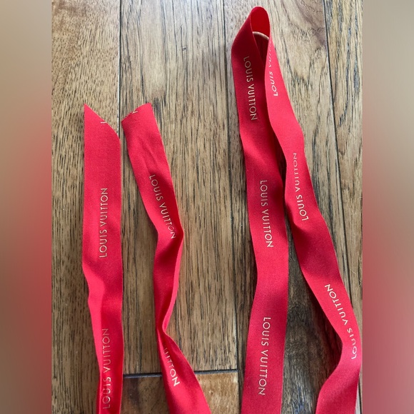 Louis Vuitton authentic red holiday gift wrap ribbon 5 feet long - Picture 5 of 7